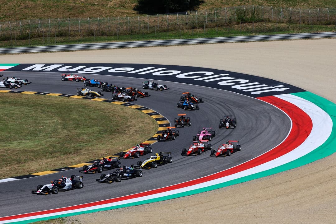Weekend Debrief: battaglie in pista a Mugello, Snetterton e The Bend